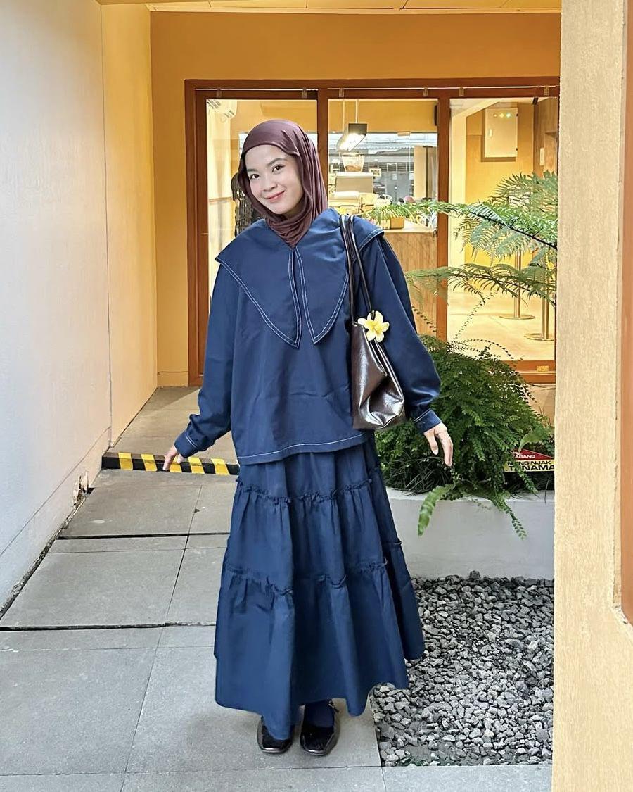 potret ide OOTD hijab beruansa biru ala Giga Putri (instagram.com/gigaptr)