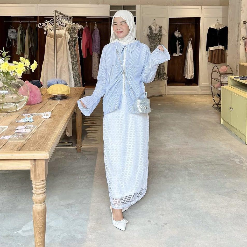 potret ide OOTD hijab beruansa biru ala Giga Putri (instagram.com/gigaptr)