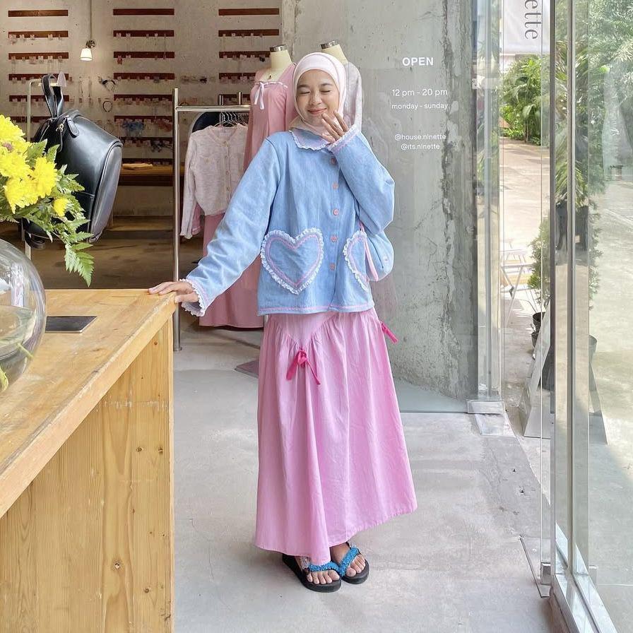 potret ide OOTD hijab beruansa biru ala Giga Putri (instagram.com/gigaptr)