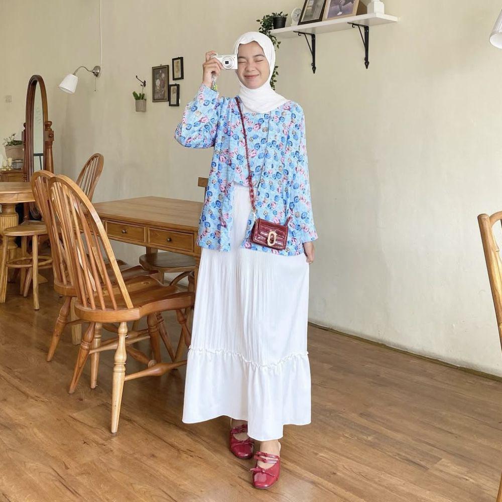 potret ide OOTD hijab beruansa biru ala Giga Putri (instagram.com/gigaptr)