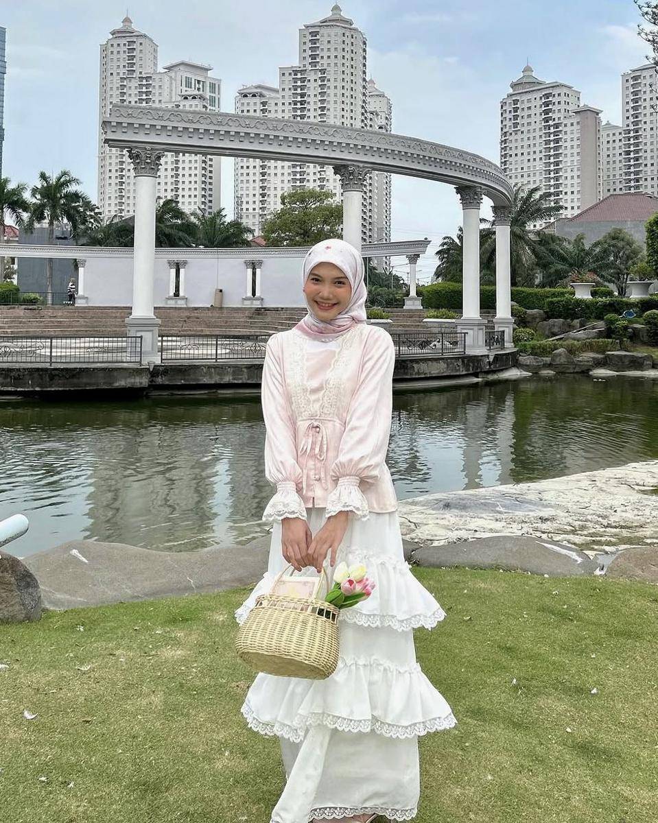 potret ide outfit hijab bergaya vintage ala Diva Syifa (instagram.com/divasyifa)