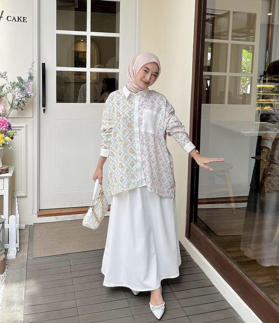 potret ide outfit hijab yang elegan serba pakai blouse ala Annisa Berliana (instagram.com/annisaberlianaaa)