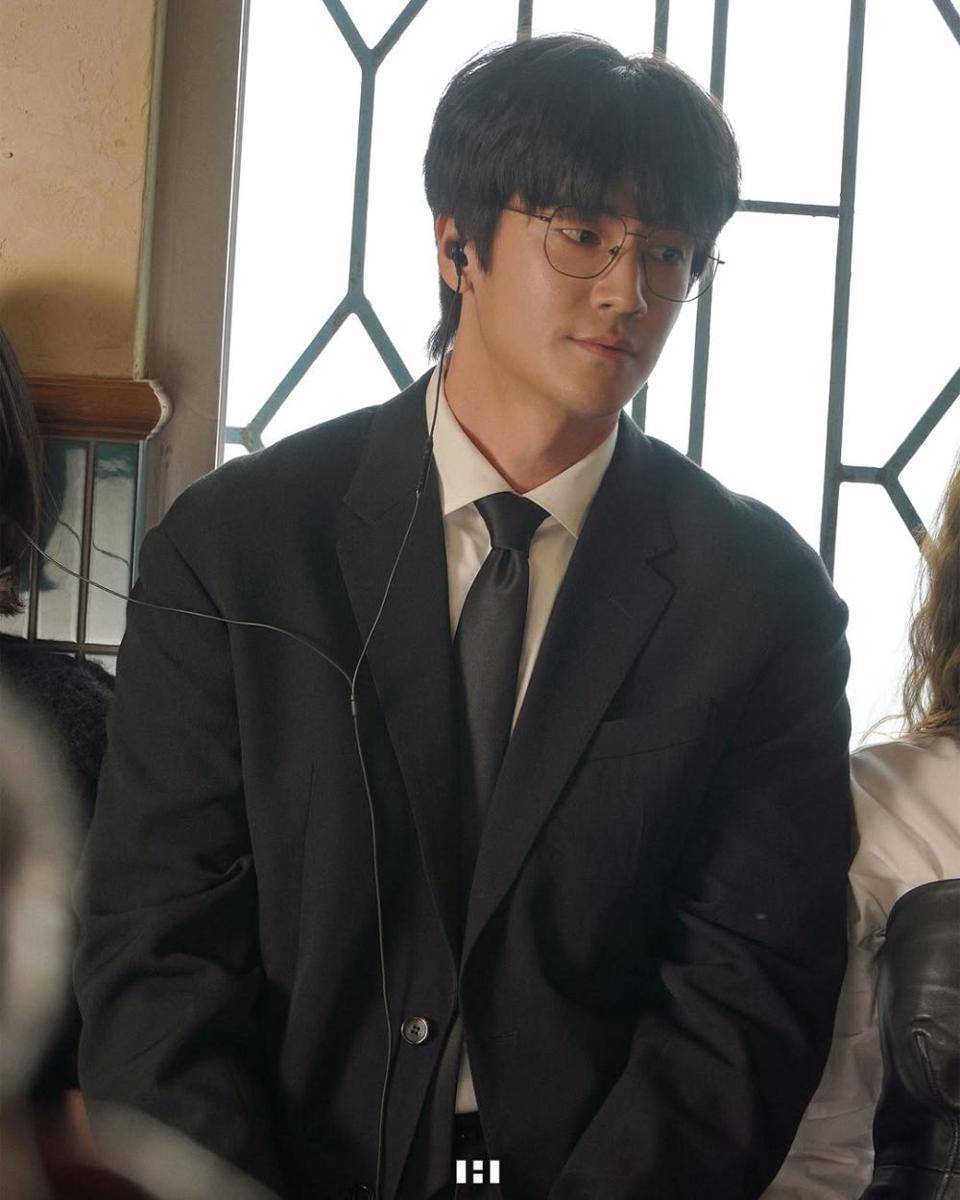 Koo Ja Sung di drama Motel California (instagram.com/hbent_official)