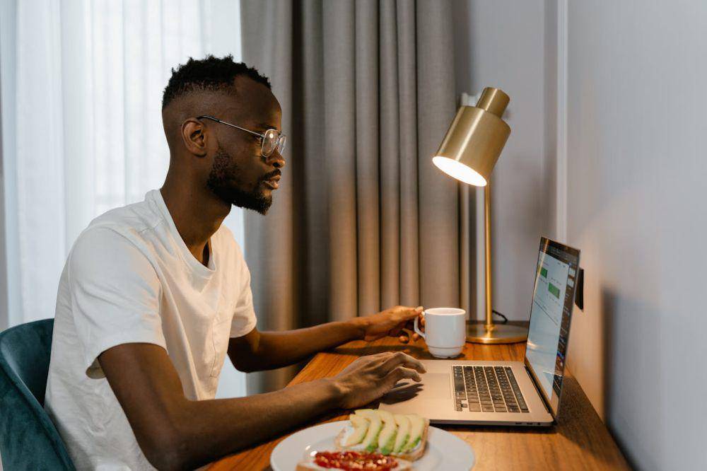 ilustrasi WFH (pexels.com/MART PRODUCTION)