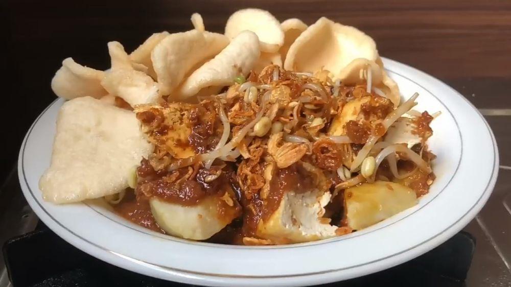 Resep Bumbu Kacang untuk Kupat Tahu yang Kental dan Legit
