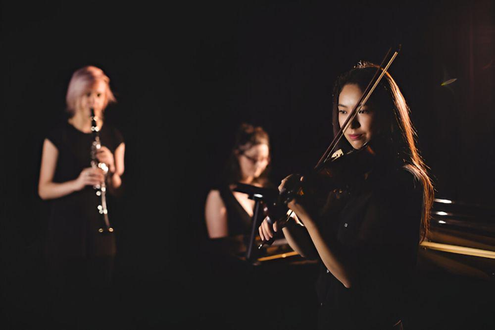 ilustrasi konser orkestra (freepik.com/wavebreakmedia_micro)