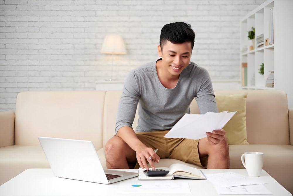 ilustrasi pria sedang belajar (freepik.com/pressfoto)