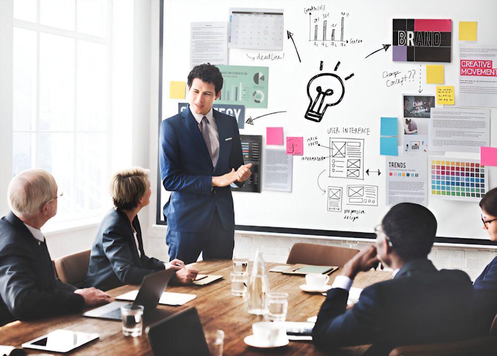 ilustrasi brainstorming di tempat kerja (freepik.com/rawpixel.com)