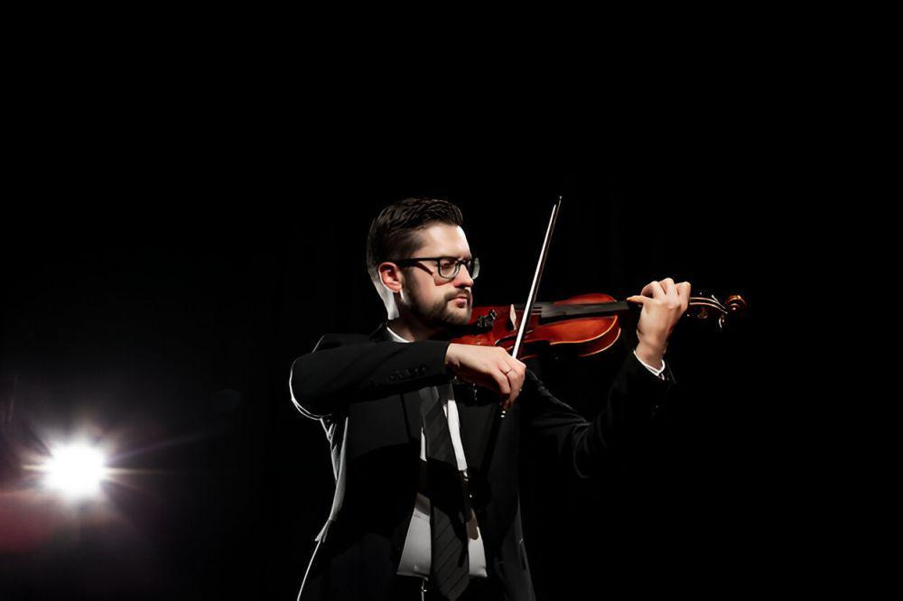 ilustrasi konser orkestra (freepik.com/freepik)
