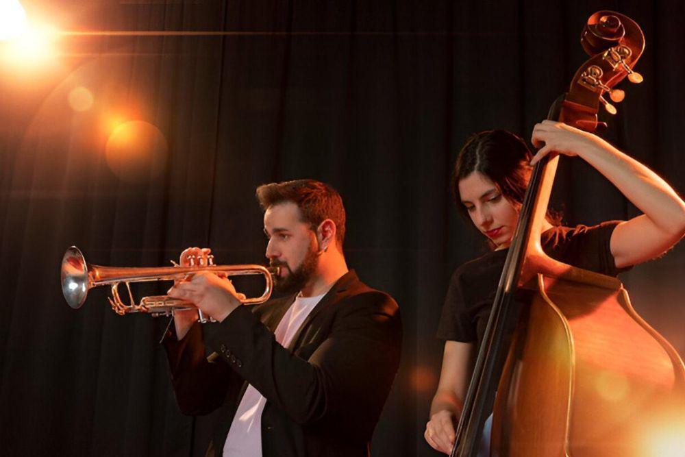 ilustrasi konser orkestra (freepik.com/freepik)