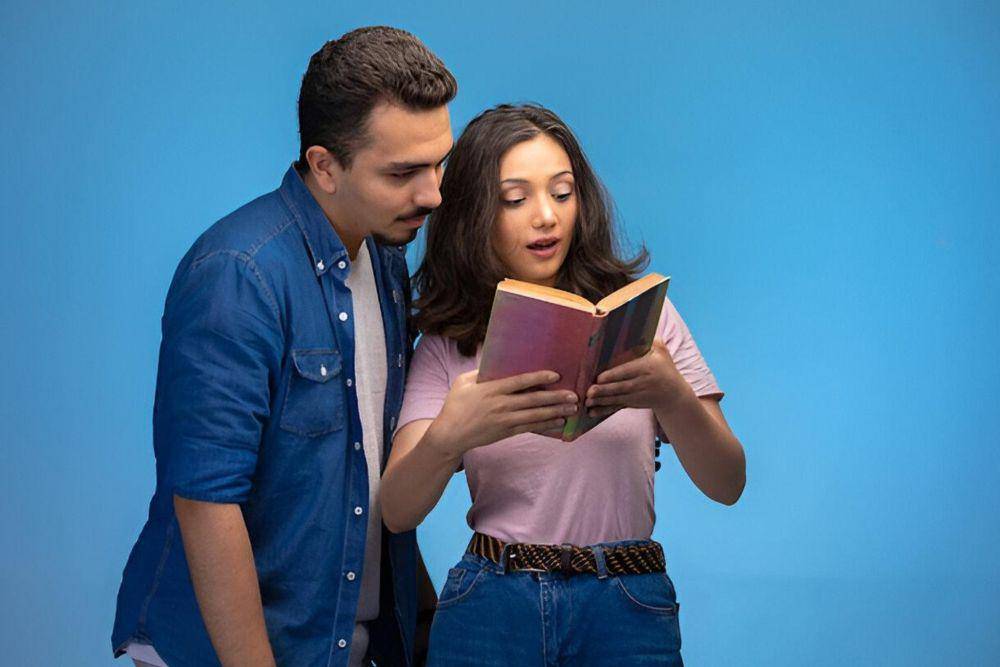 ilustrasi book date (freepik.com/azerbaijan_stockers)
