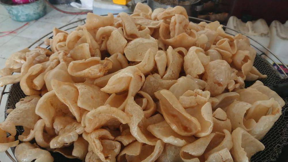 Produksi kerupuk rambak di Tulungagung meningkat. IDN Times/ Bramanta Pamungkas