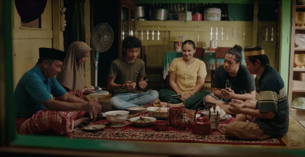 Sinopsis Film Komang, Tayang Hari Pertama Lebaran 2025