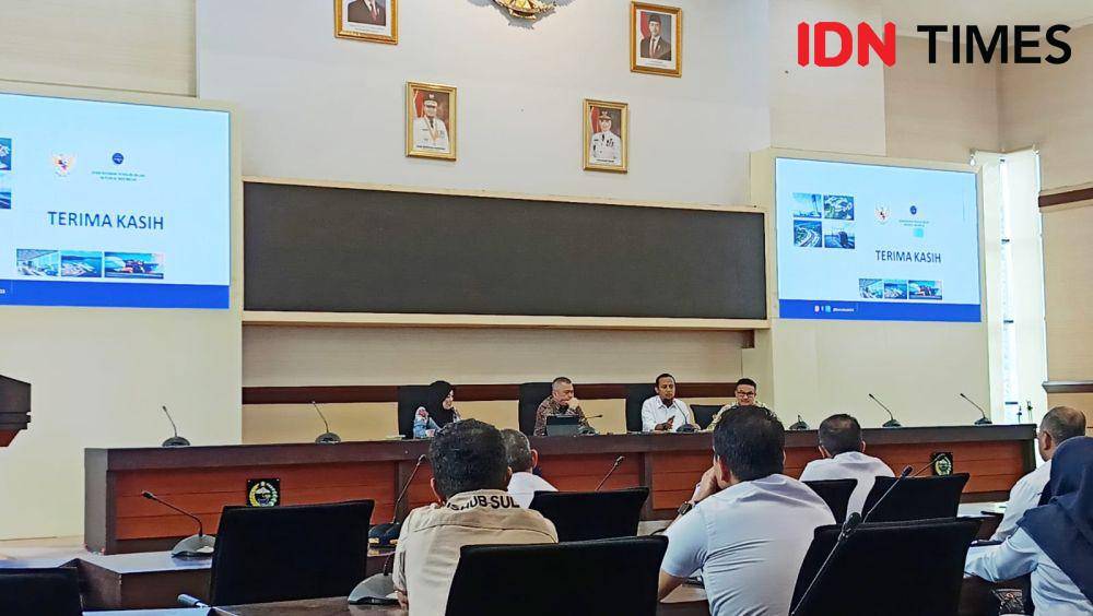 Menteri Perhubungan Dudy Purwagandhi, saat Rapat koordinasi persiapan angkutan lebaran tahun 2025 di Ruang Rapat Pimpinan, Kantor Gubernur Sulawesi Selatan, Rabu (19/3/2025). IDN Times/Ashrawi Muin