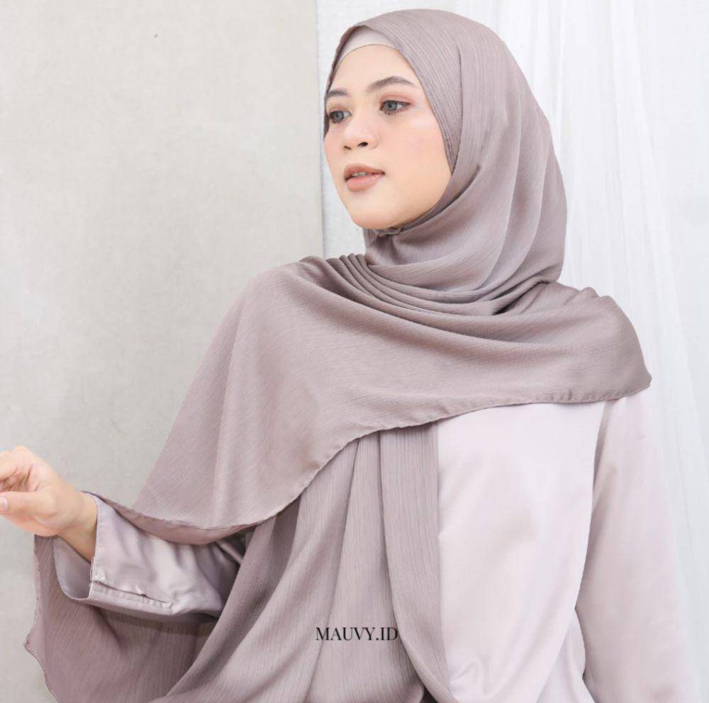 Mauvy.id Naraa Silk Pashmina (shopee.co.id/Mauvy_id)