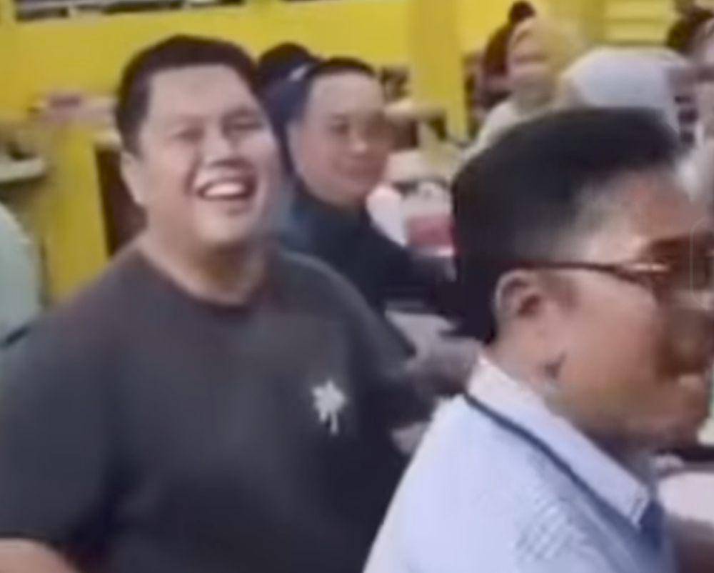 Anggota DPRD Banyuasin yang viral karena pamer makan-makan. (Potongan video)