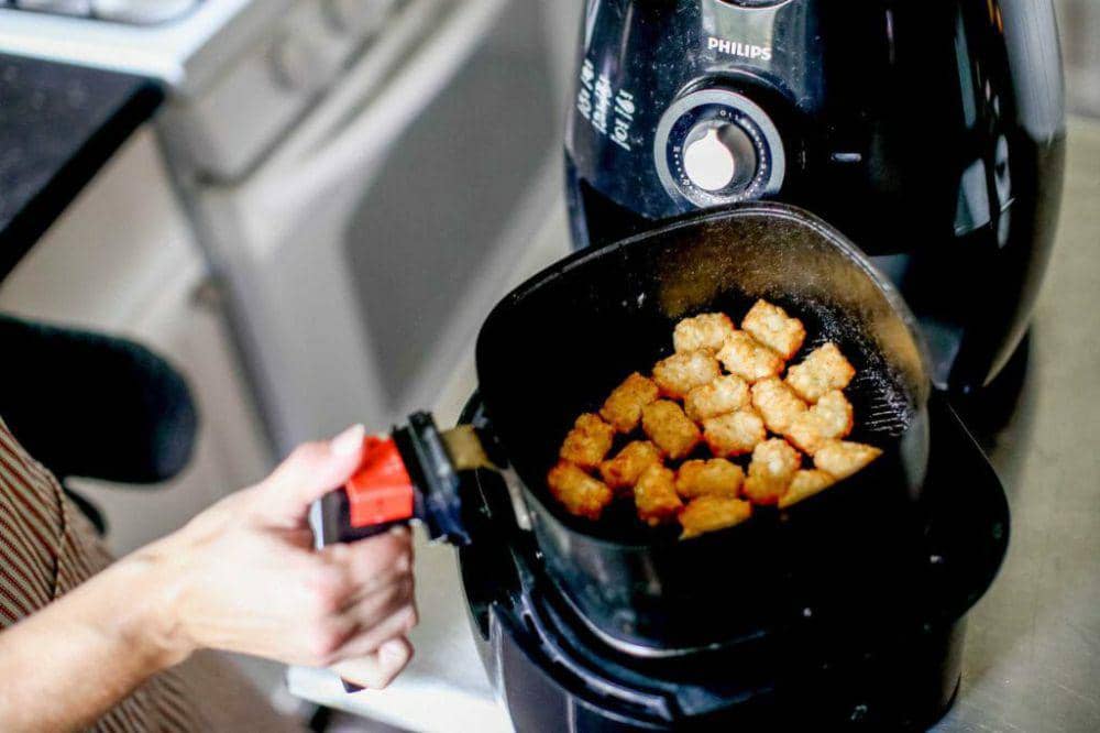 ilustrasi air fryer (simplyrecipes.com)