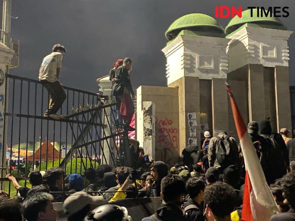 Politik Sepekan: UU TNI Akhirnya Direvisi hingga Aksi Teror ke Tempo