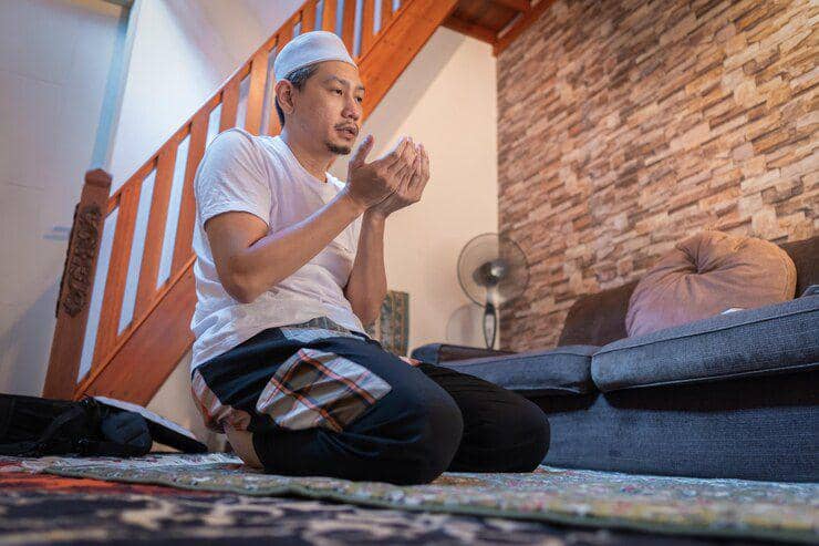 Ilustrasi sholat malam (freepik.com/EyeEm