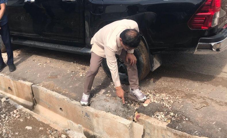 Irjen PKP Heri Jerman dalam investigasi lapangan dan temukan indikasi fraud di proyek pembangunan perumahan bagi eks pejuang Timor Timur. (Dok Kejati NTT)