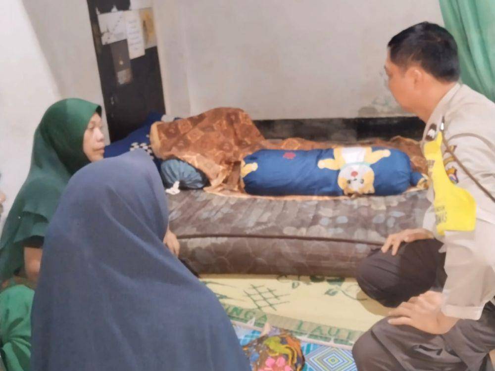 Petugas kepolisian mendatangi rumah korban (IDN Times/Istimewa)