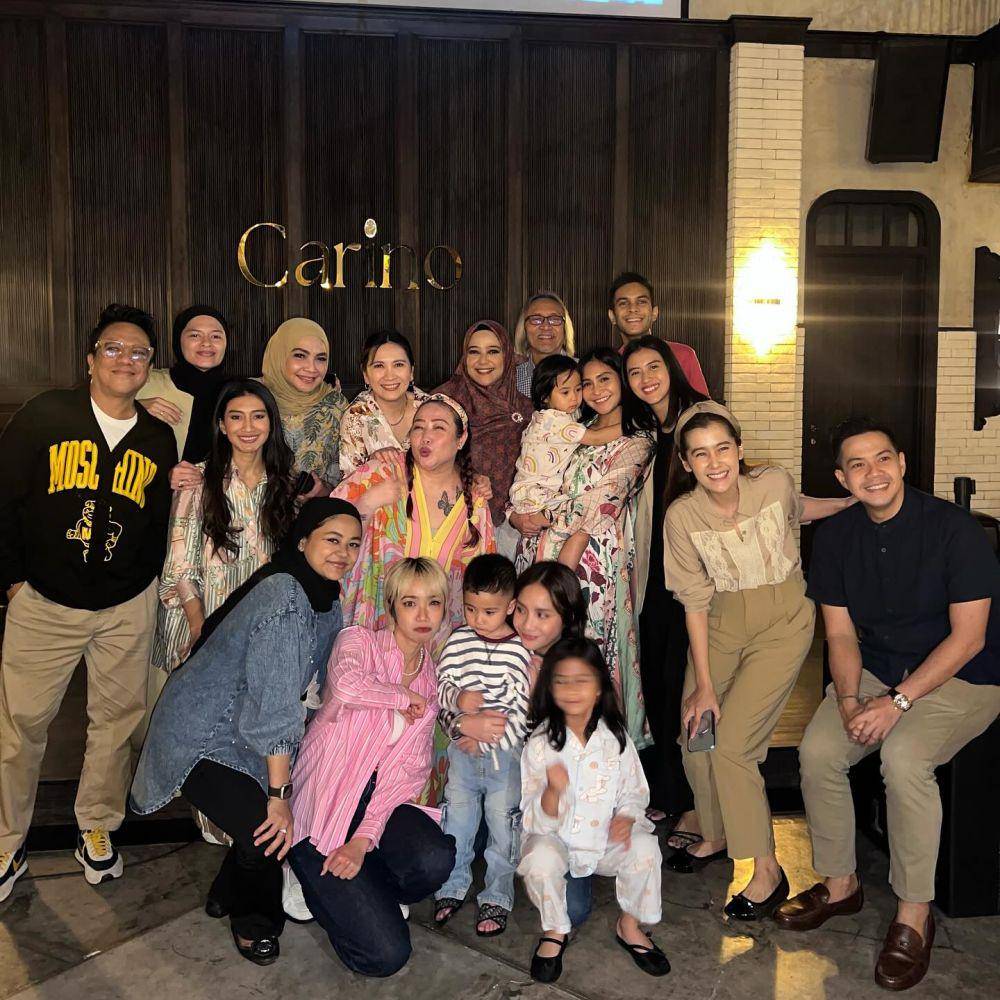 OOTD Artis di Reuni Di Sini Ada Setan (instagram.com/fitrierachmadhina)