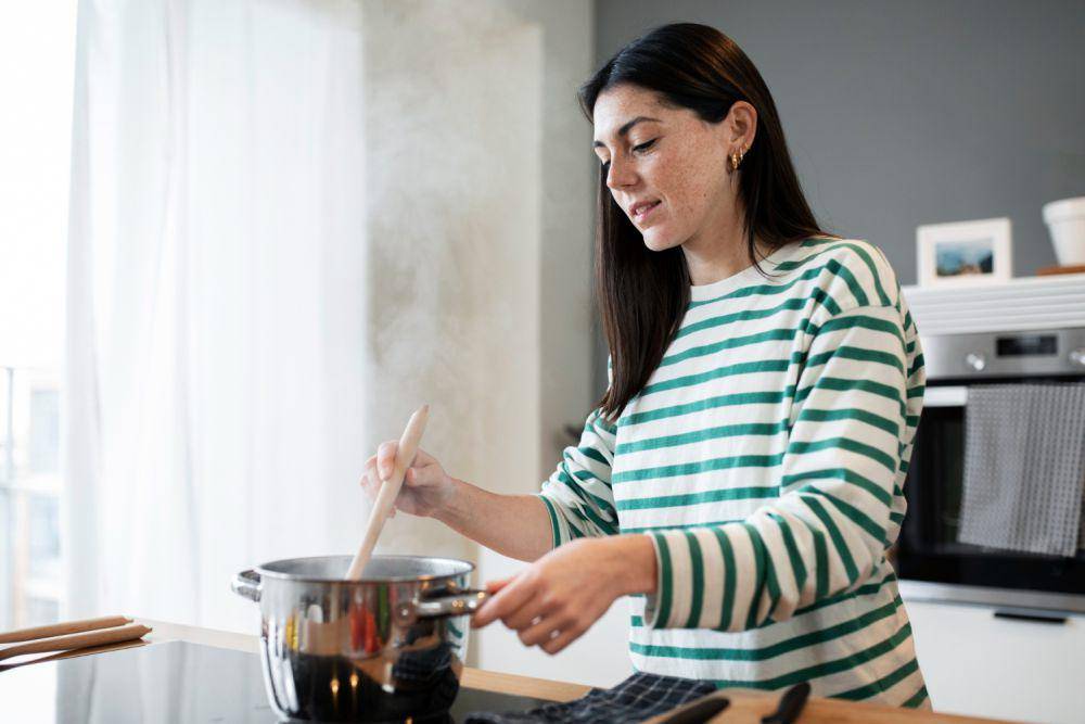 ilustrasi memasak (freepik.com/freepik)