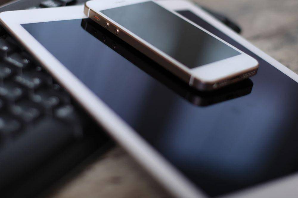 ilustrasi smartphone dan tablet (123rf/tsyhun)