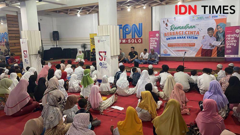 Kegiatan Ramadhan berbagi Cinta dengan Anak Yatim dari HIPMI Solo. (IDN Times/Larasati Rey)