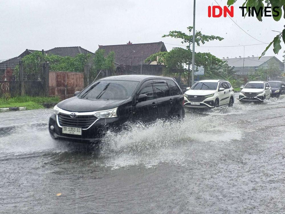 BMKG: Waspada Hujan Lebat-Angin Kencang selama Mudik Lebaran di NTB