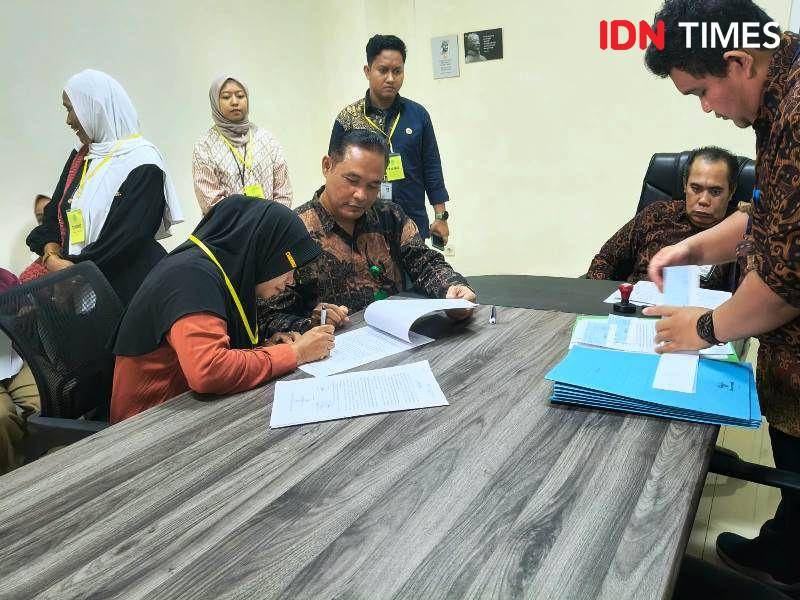 Proses pembayaran lahan milik empat warga terdampak banjir sunagi Sepaku melalui proses konsinyasi di PN Penajam (IDN Times/Ervan)