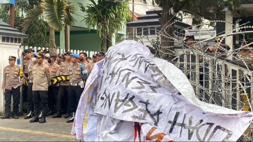 Aksi tolak pengesahan UU TNI di Sukabumi (IDN Times/Fatimah)