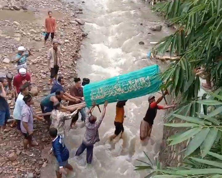 Peristiwa ini terjadi di Dukuh Sambirejo, Desa Munggu, Kecamatan Bungkal, Ponorogo. IDN Times/ Istimewa.
