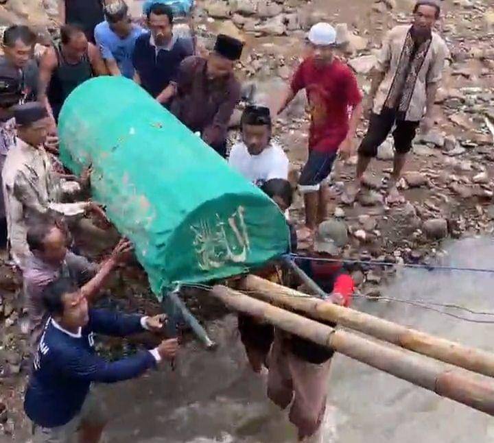 Peristiwa ini terjadi di Dukuh Sambirejo, Desa Munggu, Kecamatan Bungkal, Ponorogo. IDN Times/ Istimewa.