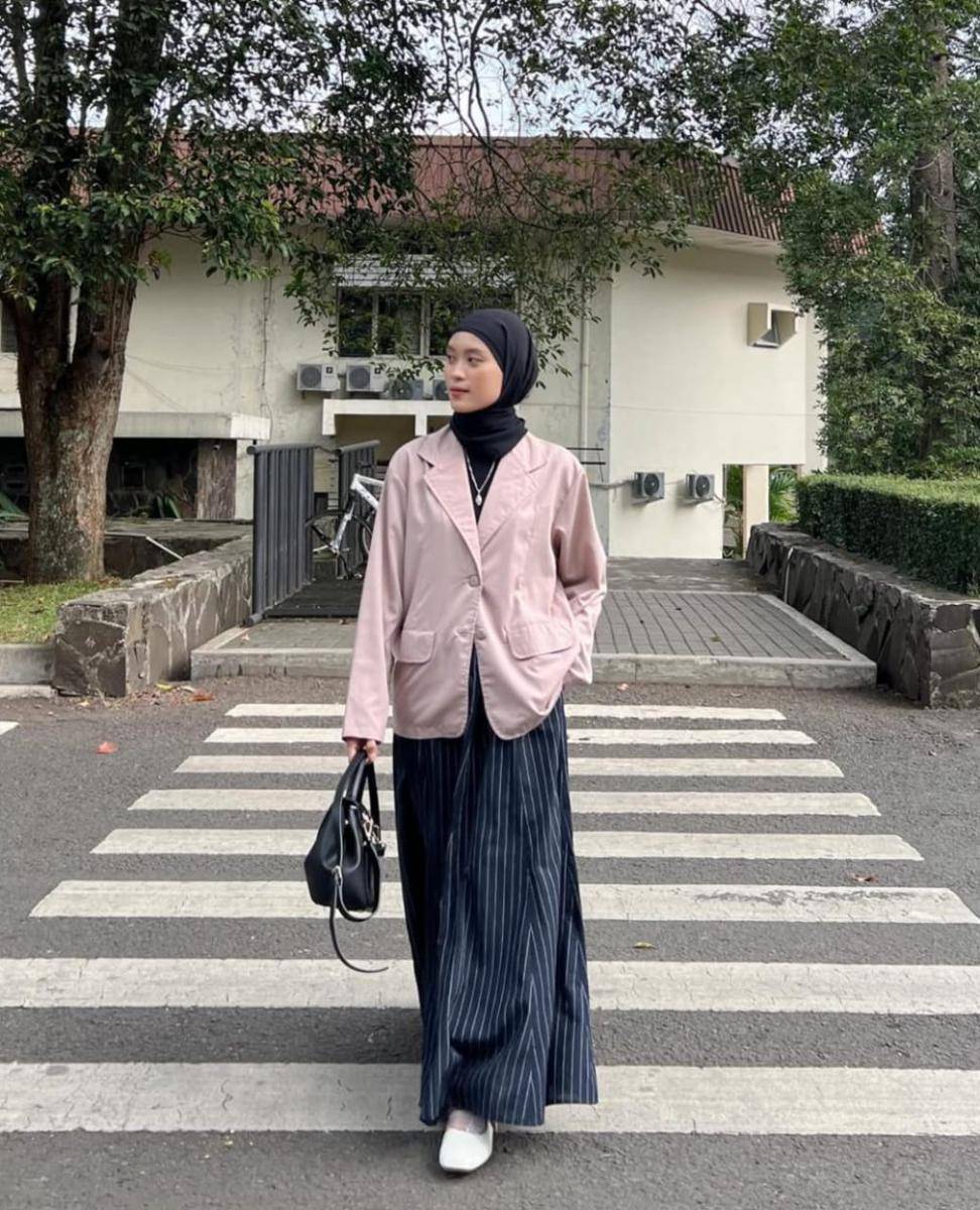 OOTD ala Nindi Ayuningtyas (instagram.com/nindiayg)