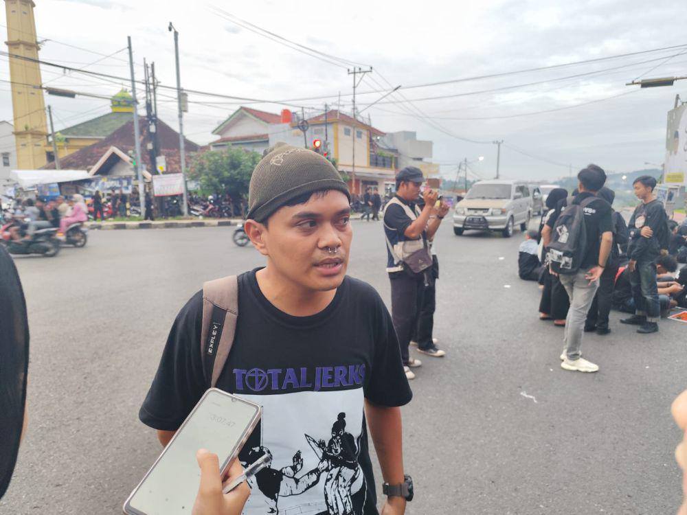 Haikal Rasyid Koordinator aksi tolak RUU TNI di depan kantor Pemerintah Provinsi Lampung