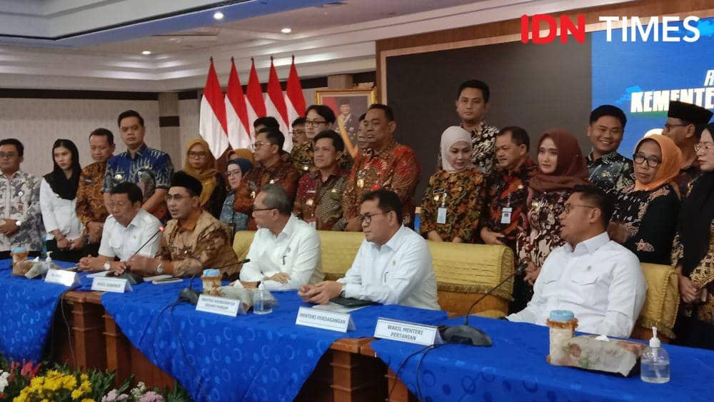 Wagub Jateng Taj Yasin Maimoen saat menyampaikan pernyataan untuk menjaga harga gabah petani. (IDN Times/Fariz Fardianto)