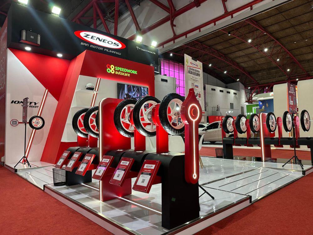 Zeneos Pamer Ban Motor Listrik di Lebaran Fair 2025