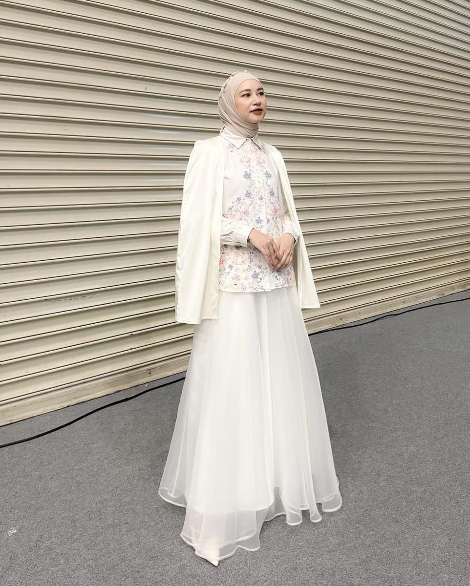 potret ide outfit hijab nuansa earth tone ala Siti Bahjatina (instagram.com/bahjatina)