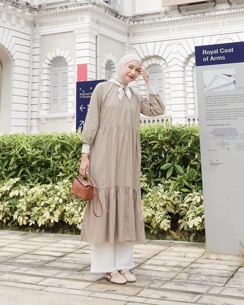 potret ide outfit hijab nuansa earth tone ala Siti Bahjatina (instagram.com/bahjatina)
