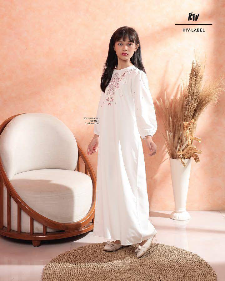 Rekomendasi baju Lebaran anak perempuan warna putih (instagram.com/kiv.label)
