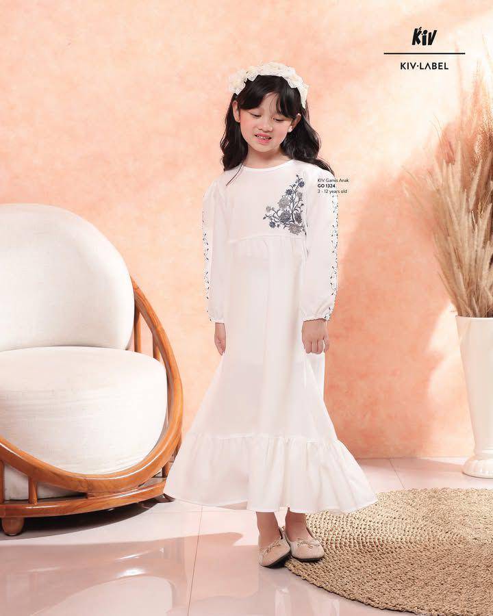 Rekomendasi baju Lebaran anak perempuan warna putih (instagram.com/kiv.label)