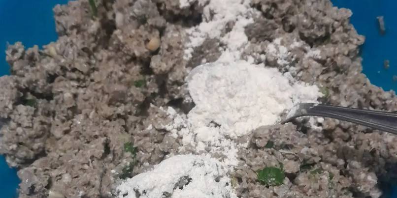 Proses pembuatan pempek kulit