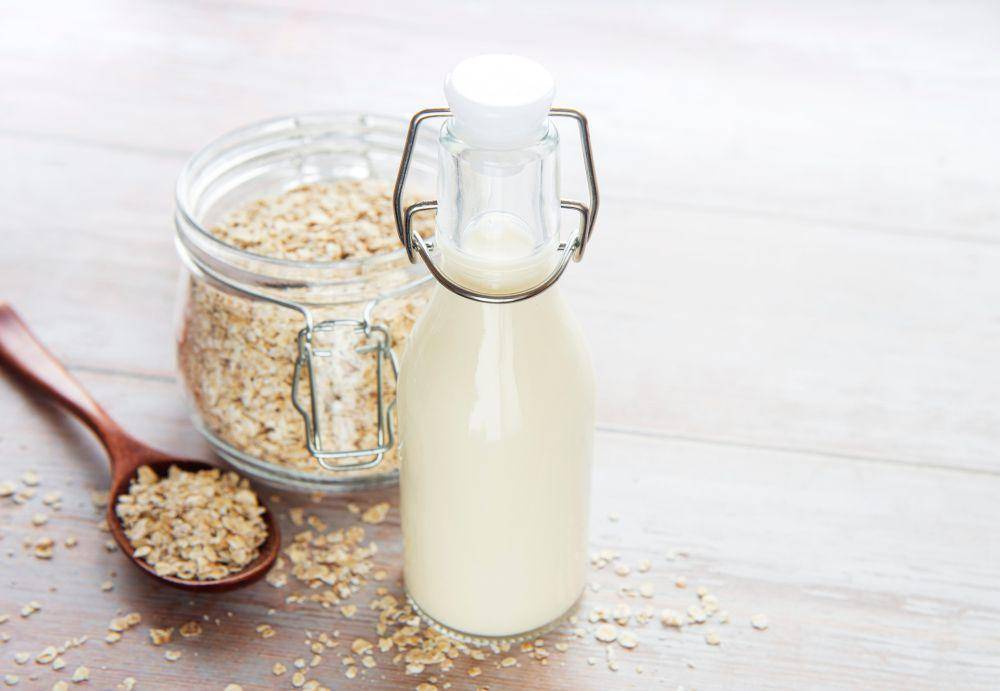 susu oat (vecteezy.com/rudoelena312083)
