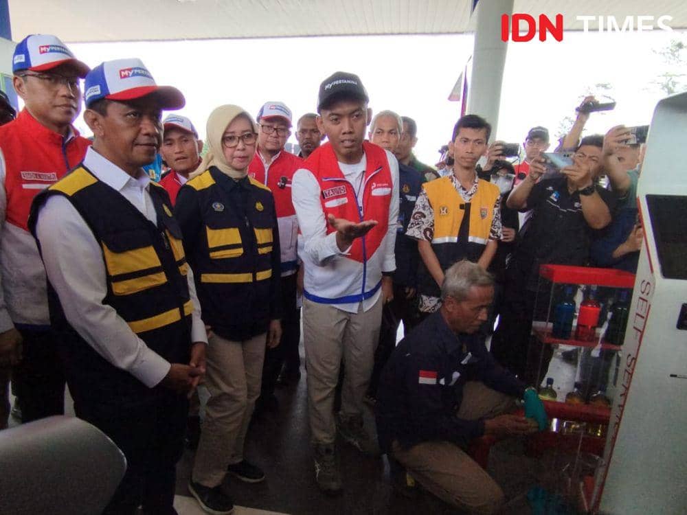 Menteri ESDM Bahlil Cek Kualitas Pertamax dan Pertalite SPBU Pertamina di Tol Batang, Ini Sarannya