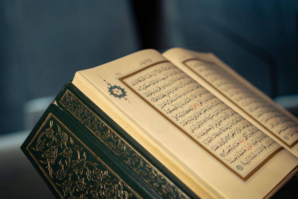 ilustrasi Al-Qur'an (pexels.com/Zeynep Sude Emek)