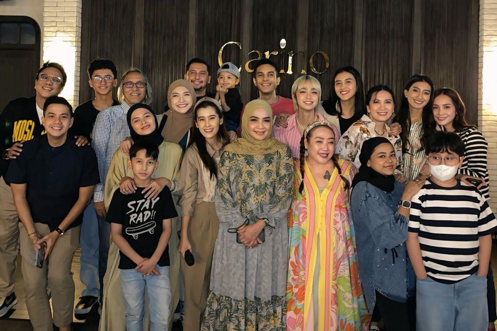 7 OOTD Artis di Reuni Di Sini Ada Setan, Kasual nan Modis