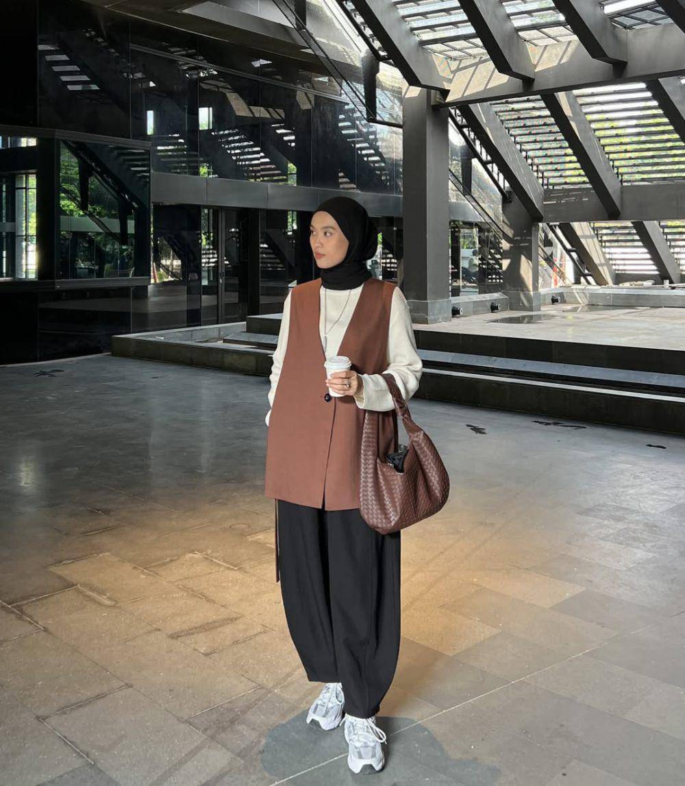 OOTD ala Nindi Ayuningtyas (instagram.com/nindiayg)
