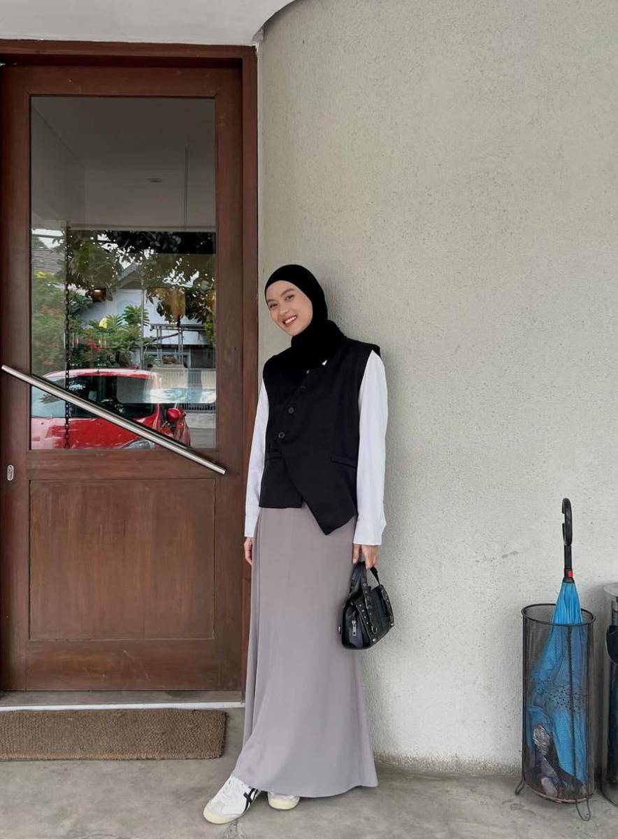 OOTD ala Nindi Ayuningtyas (instagram.com/nindiayg)