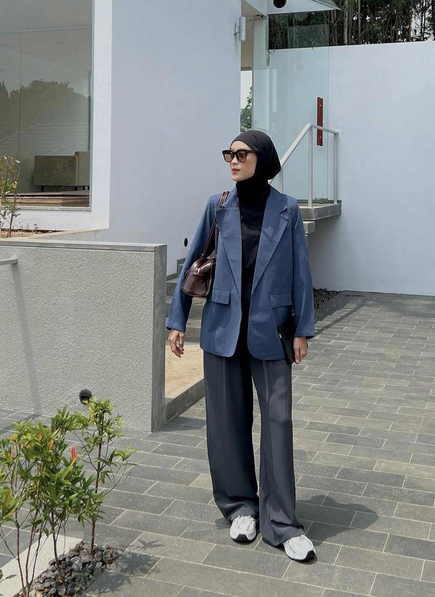 OOTD ala Nindi Ayuningtyas (instagram.com/nindiayg)